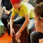 Cajon Workshop voor jongeren van maX Music