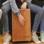 Cajon Workshop voor jongeren van maX Music