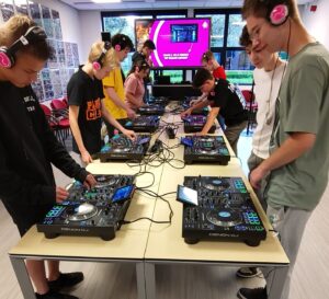 DJ Workshop voor groepen jongeren op locatie