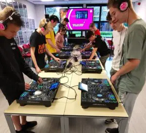 DJ Workshop voor groepen jongeren op locatie