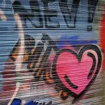 Graffiti spuiten tijdens het workshoptraject