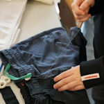 Kleding verstellen tijdens het Upcycling Mode Project