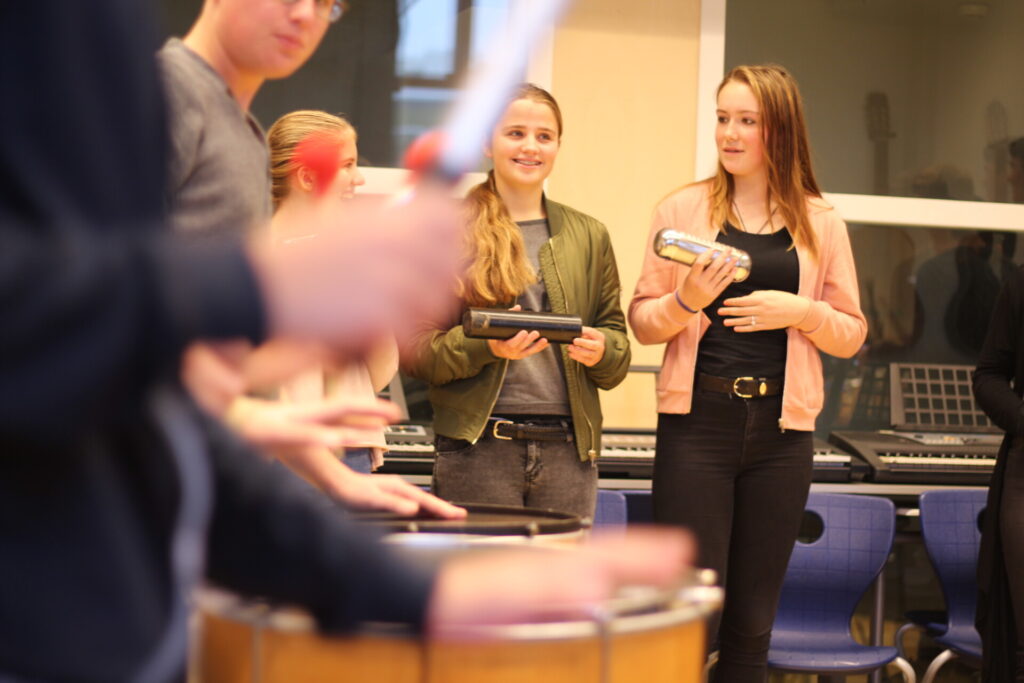 Latin Percussie Workshop voor groepen jongeren op locatie