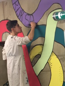 Muur schilderen als creatief dagprogramma bij lerarentekort