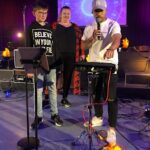 Leerlingen worden betrokken op het podium