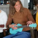 Muziek workshops met ukelele spelen