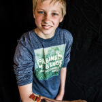 Een trotse leerling met een zelf getekende tattoo