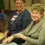 De djembe workshop is ook prima geschikt voor oudere deelnemers