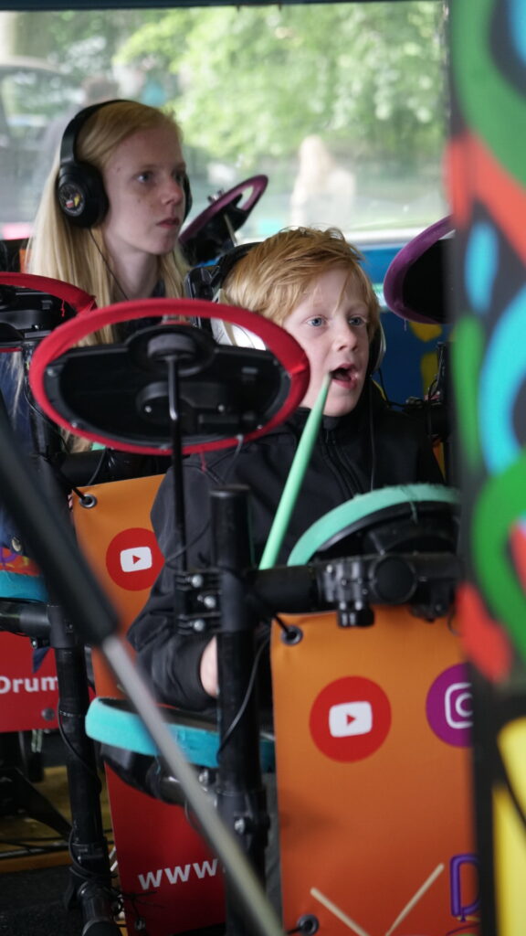 Elektronisch drummen workshop voor groepen kinderen