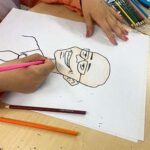 Het leren tekenen van cartoons.