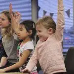 Muziekactiviteiten op de basisschool met kinderen.
