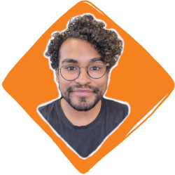 Ayrton is kantoormedewerker bij maX Music