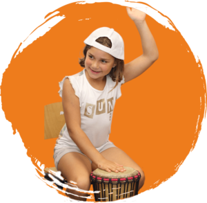Tijdens een Muziekdag kunnen de kinderen bijvoorbeeld ook Djembé spelen.