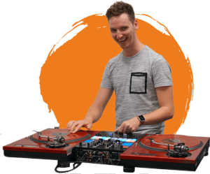 Met jullie hele groep leren mixen op dj draaitafels