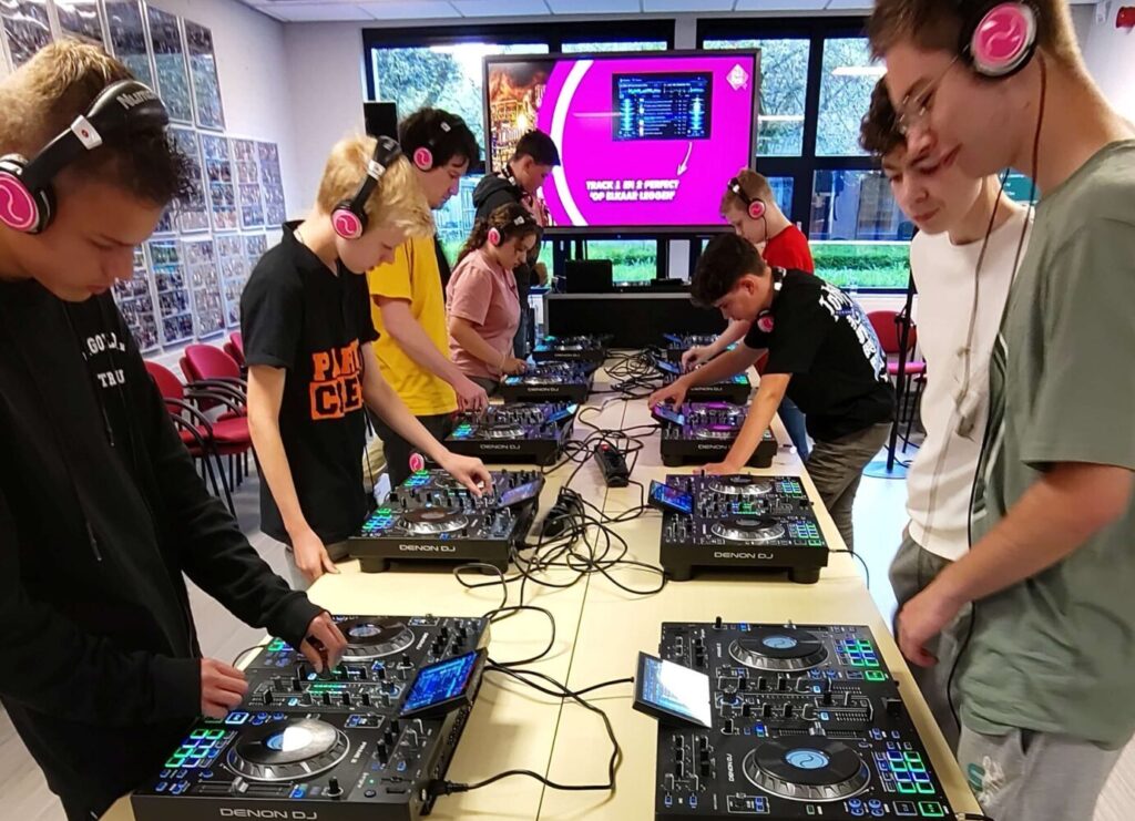 DJ Workshop voor groepen jongeren op locatie