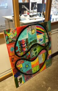 Een resultaat van een Graffiti Workshop waarbij de hele groep samenwerkte aan 1 kunstwerk voor op kantoor