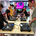 DJ / Mixen als creatieve workshop voor jongeren