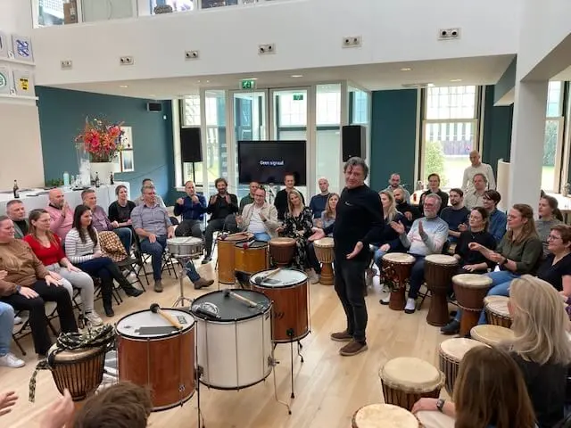 Muziek workshops op locatie voor groepen; bijvoorbeeld percussie