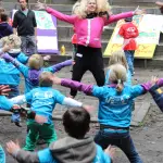 Buiten dansen met maX Music workshops.