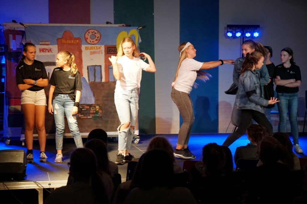 Theater Themadag op locatie voor grote groepen jongeren