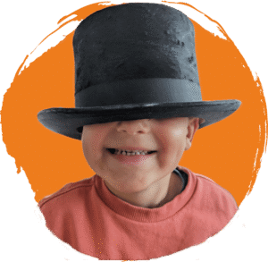 De kinderen zijn zelf de sterren tijdens het circus optreden op de basisschool