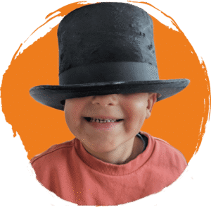 De kinderen zijn zelf de sterren tijdens het circus optreden op de basisschool