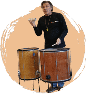 Alaor is een van de enthousiaste artiesten die onze muziekactiviteiten basisschool verzorgt