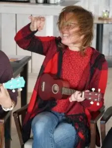 Workshop thuis volwassenen, bijvoorbeeld met ukelele spelen