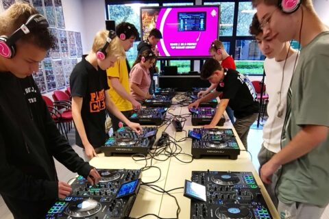 DJ Workshop voor groepen jongeren op locatie